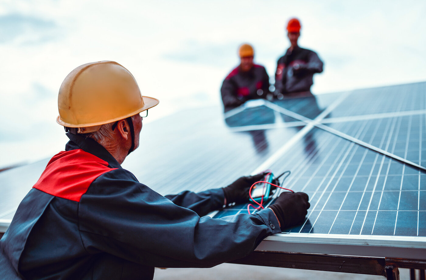 Dämmung steigert das Wohlbefinden. Heizung, Licht und Technik verschönern den Alltag. Energie und Vernetzung optimieren die Nachhaltigkeit