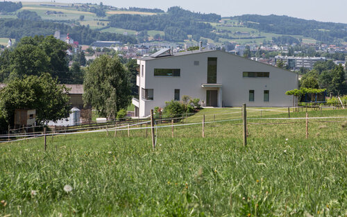 Ausführung der Elektroinstallationen im Umbau und der Aufstockung in einem Mehrfamilienhaus in Schenkon.